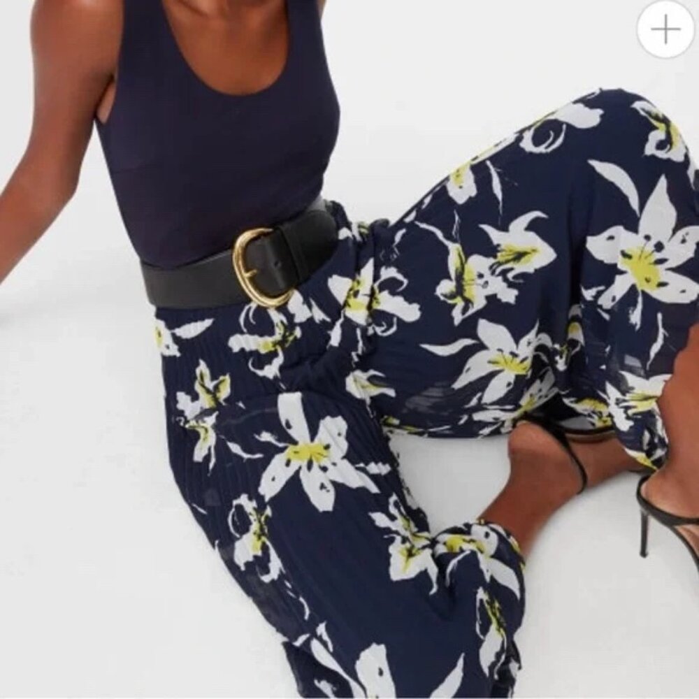 Club Monaco Women's Navy Floral Pleated Jumpsuit Size 10 EUC